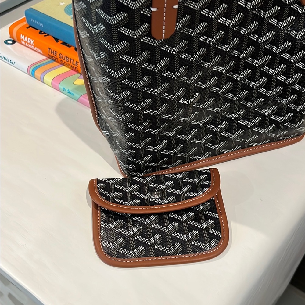 Black and Brown Geometric Pattern Tote - Picture 2 of 7
